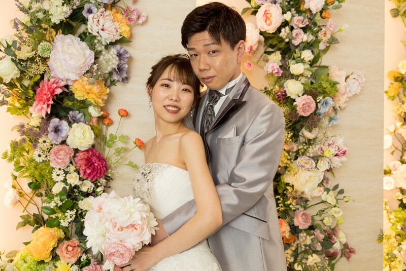 ご新郎様からのバックハグ