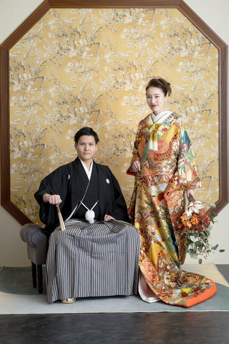 きりっとした表情で