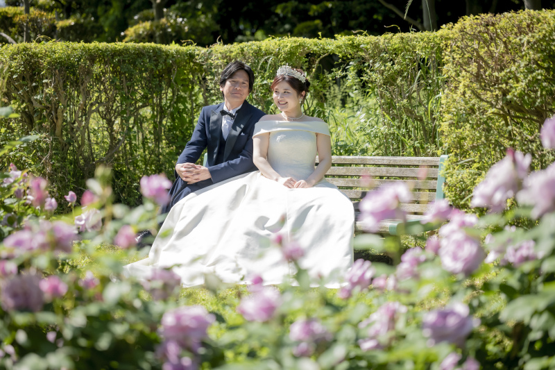 ベンチに座って