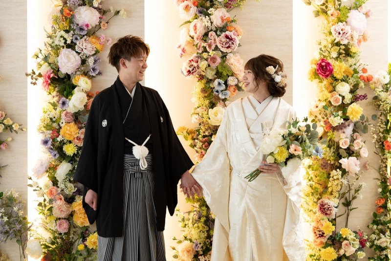 照れながらも優しく見つめ合うお二人が素敵