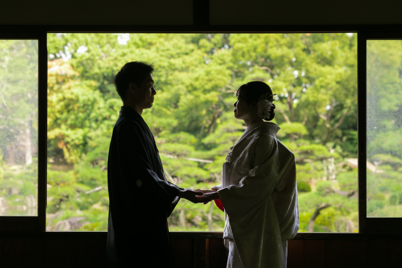 緑をバックにシルエット