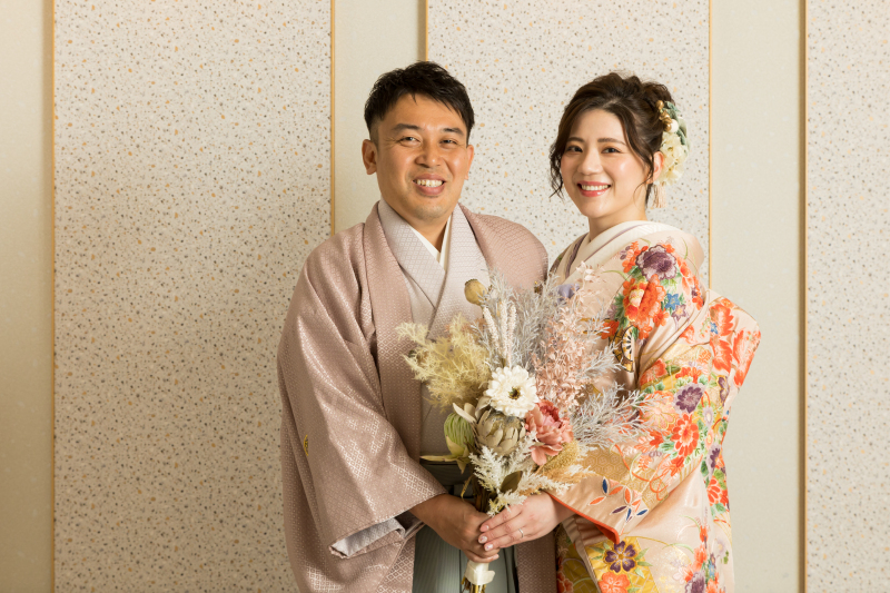 仲良くブーケを持って