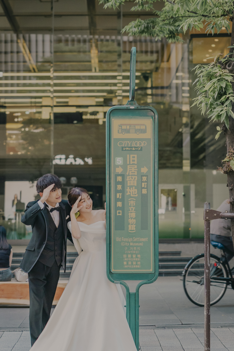 レトロなバス停で