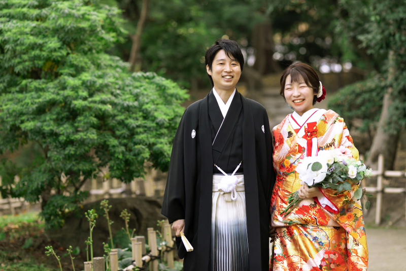 小道で幸せ笑顔