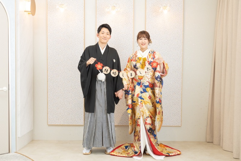 淡い雰囲気の背景にガーランドを持って