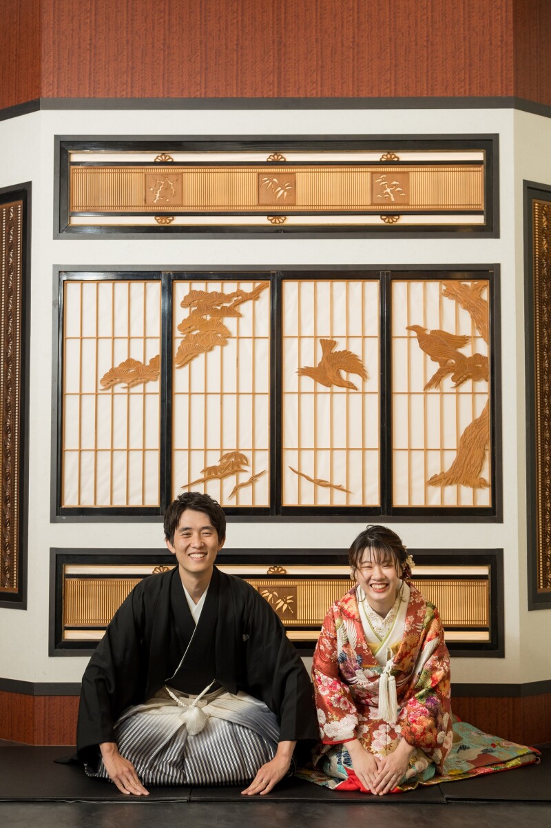 にっこり笑顔の正座ショット