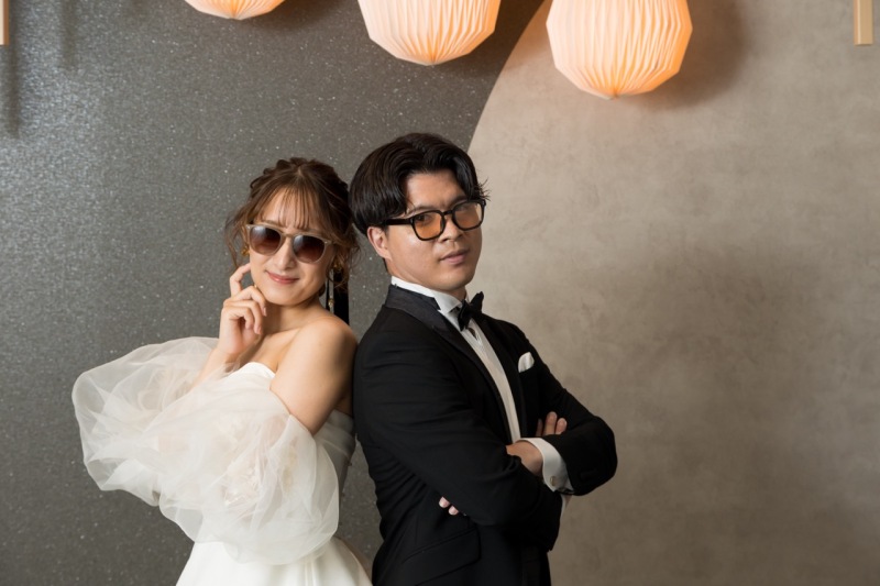 持ち込み小物でお二人ならではの撮影に【和装洋装スタジオ撮影】