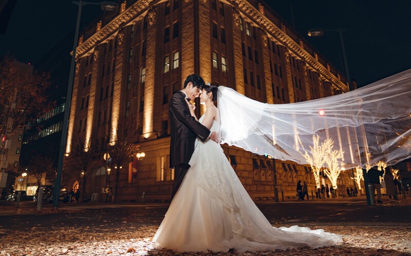 ロングベールをなびかせたショット