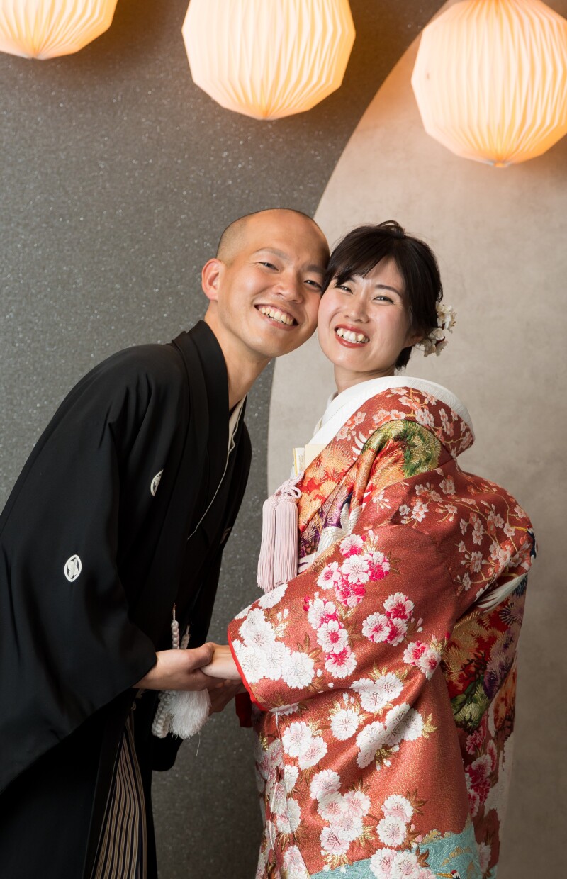 向かい合わせでほっぺをくっつけたショット