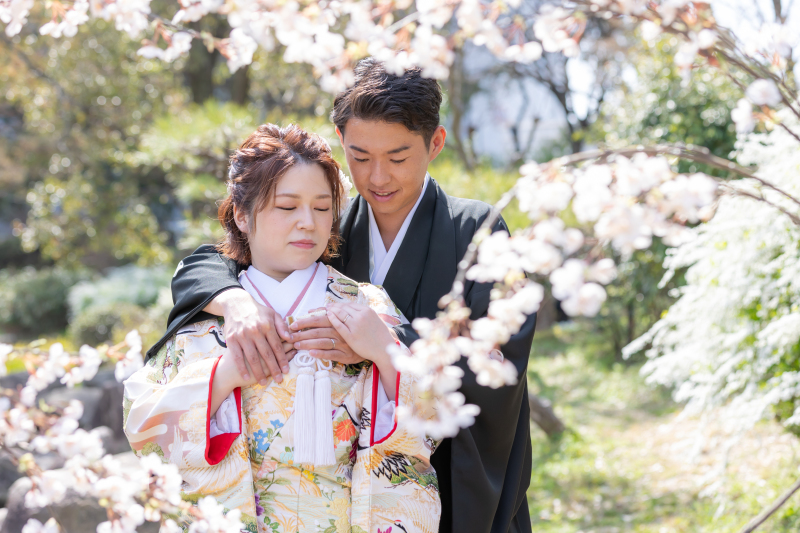 桜の中で寄り添いショット