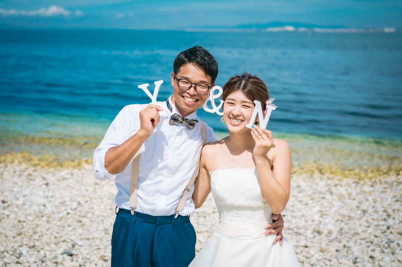 イニシャルの小物を使って！