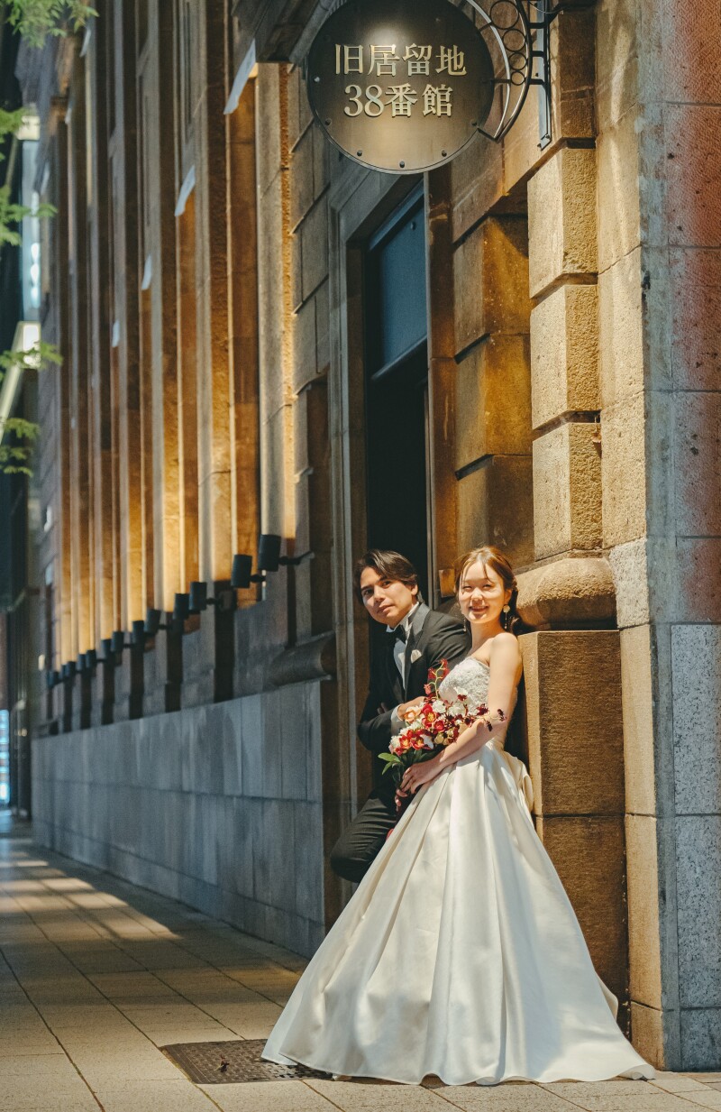 壁に背を預けて