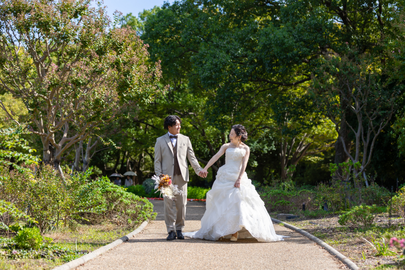 手を繋いでお散歩♪