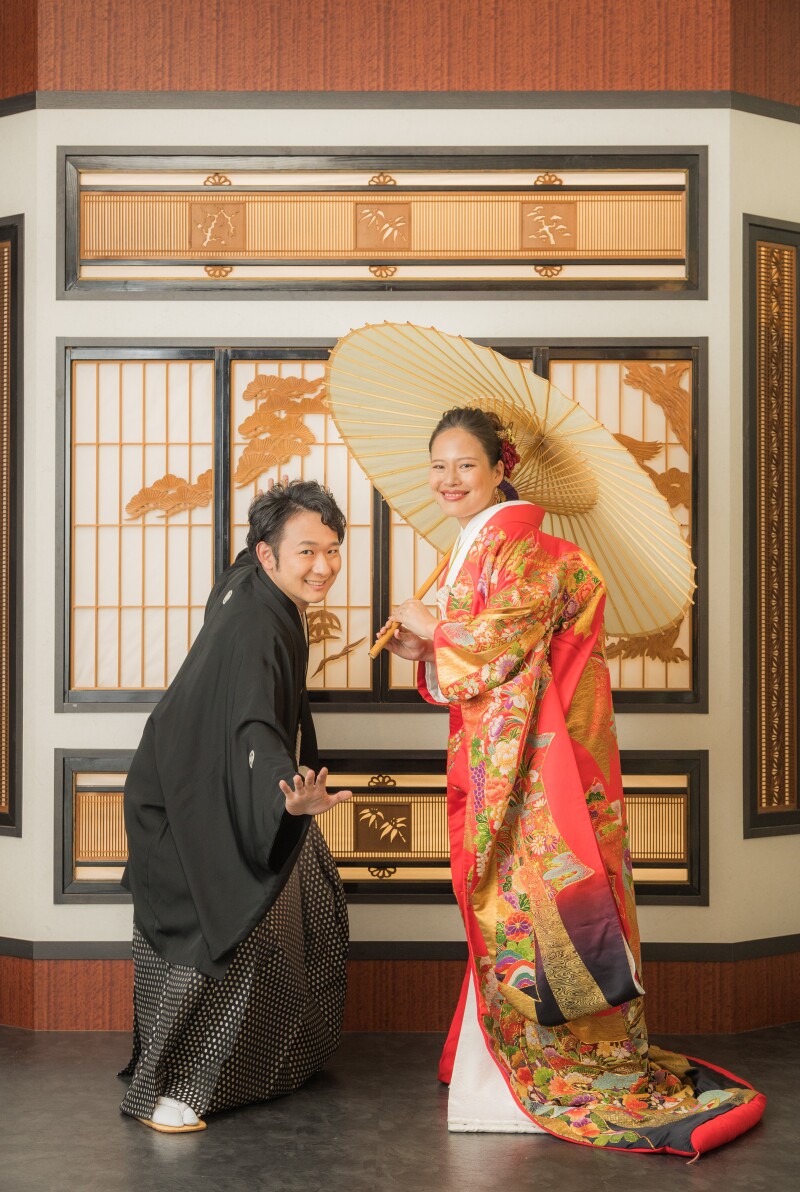 障子の背景でお茶目にポーズ♪