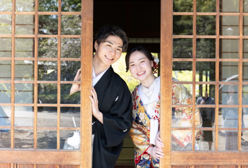 和室の引き戸からひょっこり♪