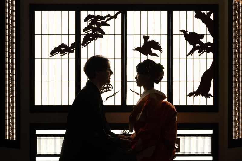 優しく見つめ合う