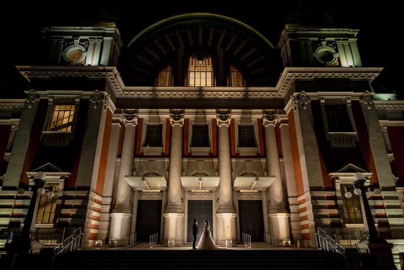 クラシックなナイトの中央公会堂と一緒に