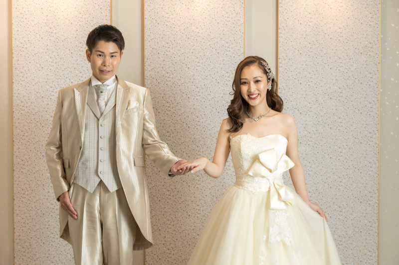 洋装は色味を揃えて