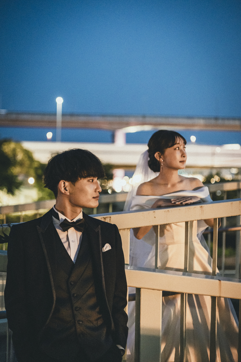 陽が沈んだ歩道橋で