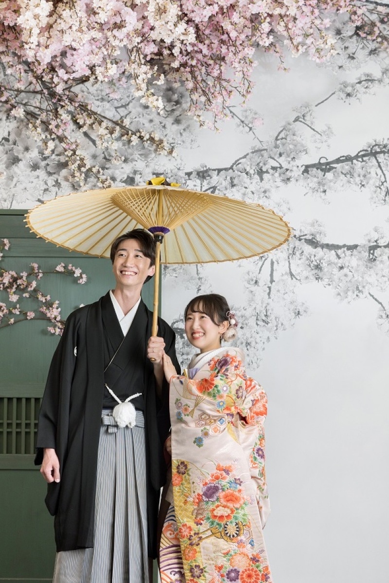 番傘を持って和装らしいお写真も