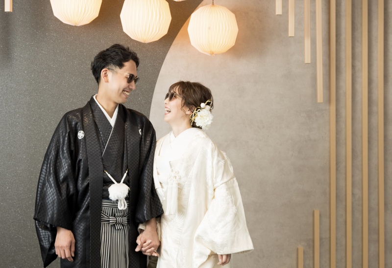 サングラスで見つめ合い