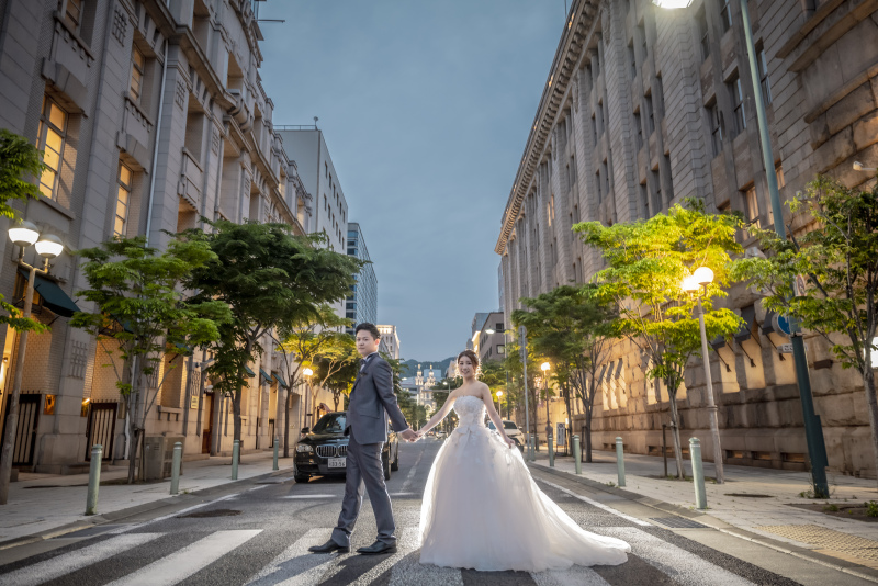 お二人を引き立たせる神戸の街並み