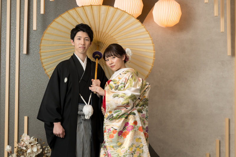 白い番傘で相合傘