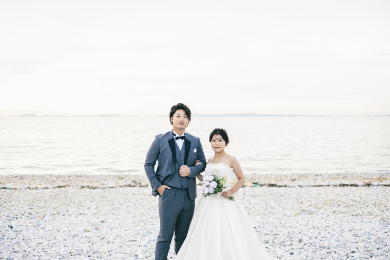 海をバックに♪