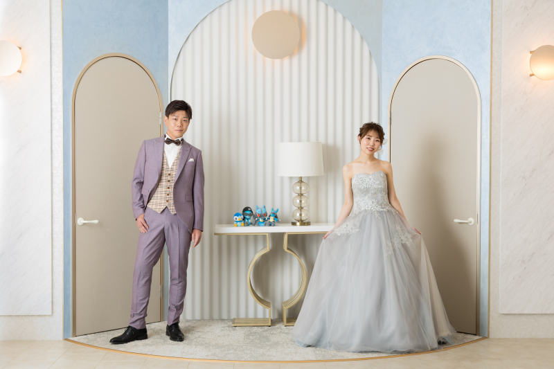 ホテルの背景でカジュアルに！