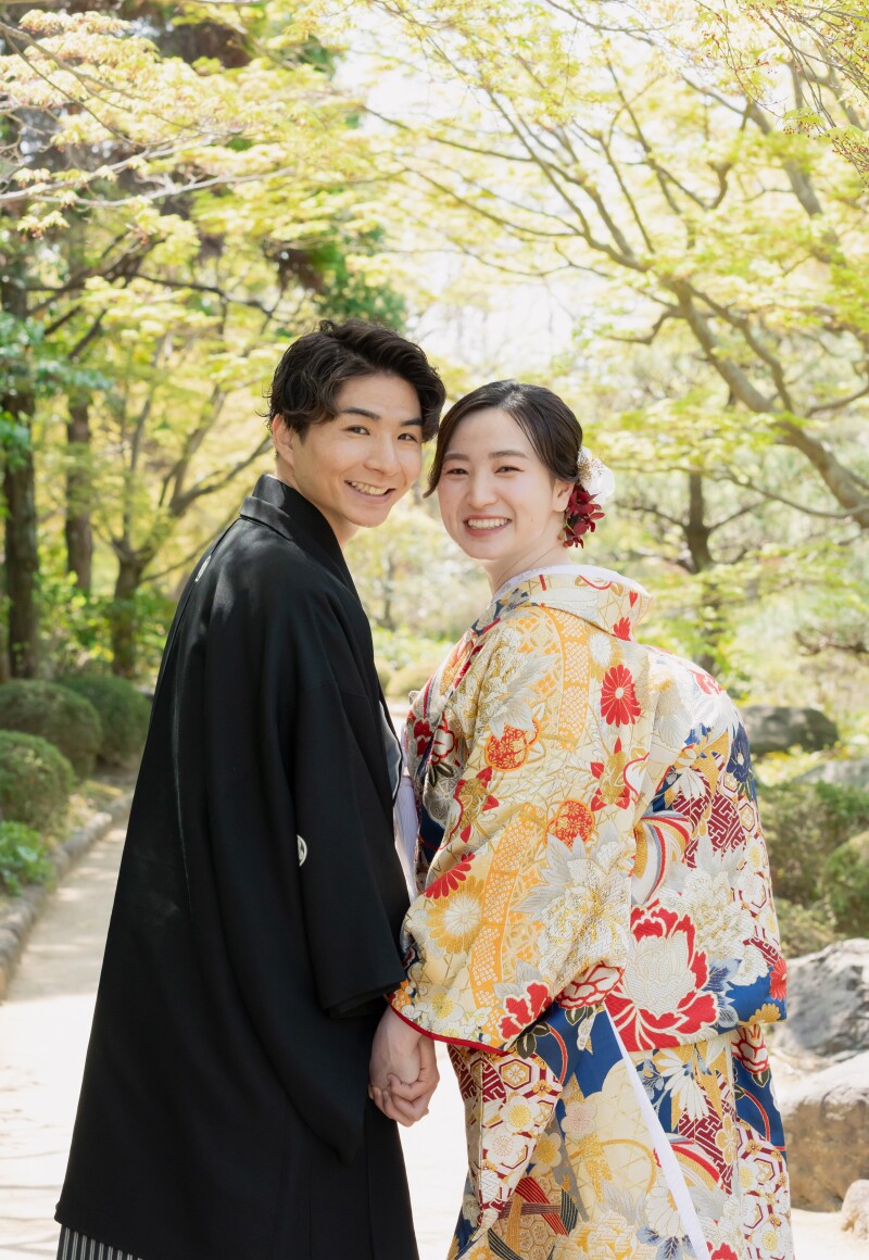 手を繋いで振り返りショット♡