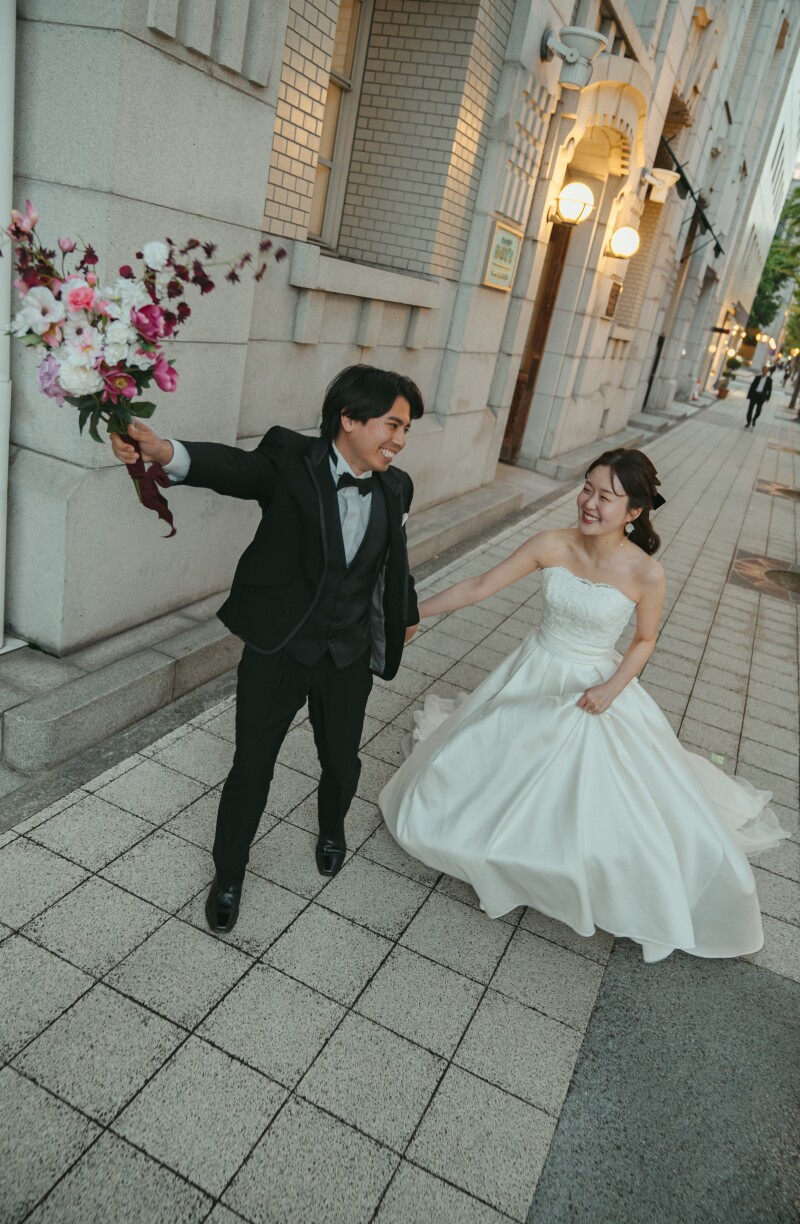 手を繋いで街中をダッシュ！！