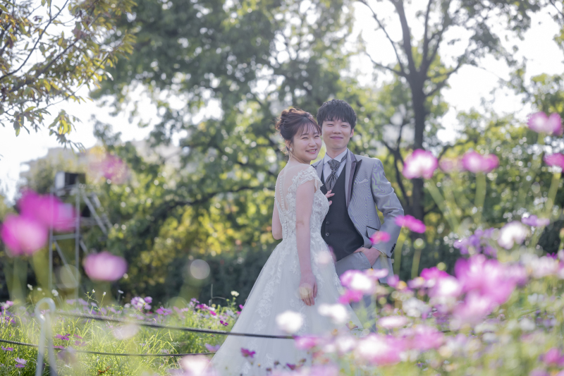  可愛らしいコスモスと撮影【洋装ロケーション撮影】