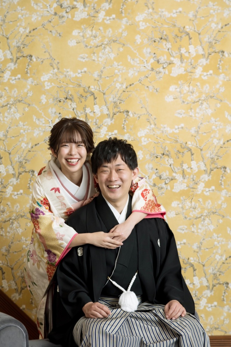 ご新婦様からバックハグ