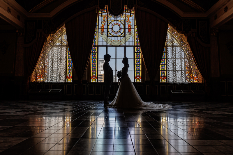 反射するシルエット