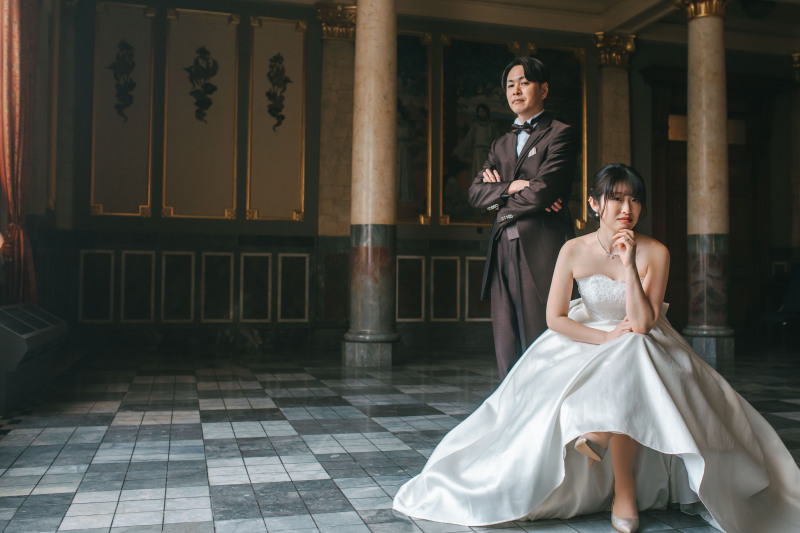 椅子を使って大人っぽく