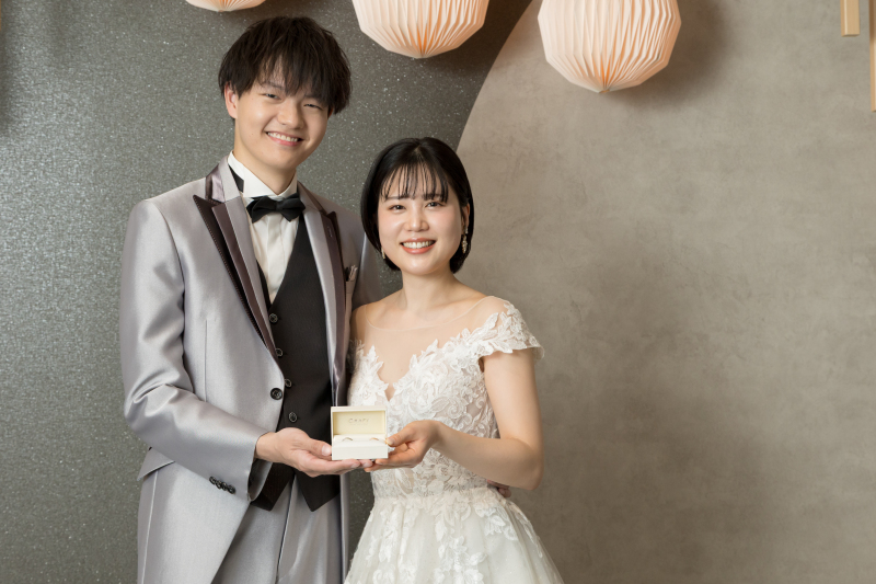 リングケースを持ったショット
