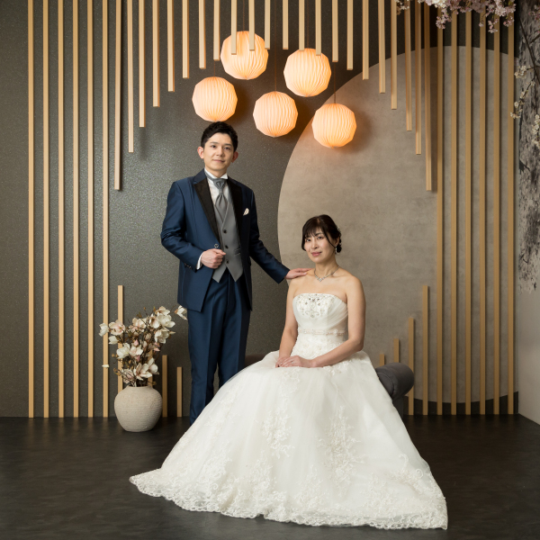 洋装×クールな背景