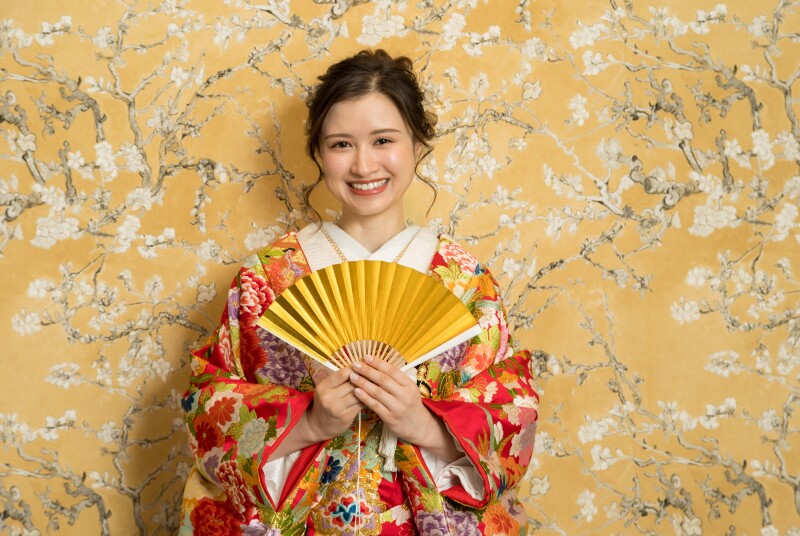 お扇子を持ったショット