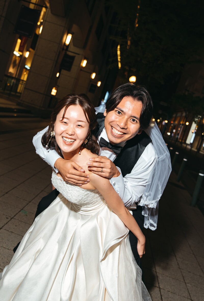 最後はご新郎様をおんぶ！？