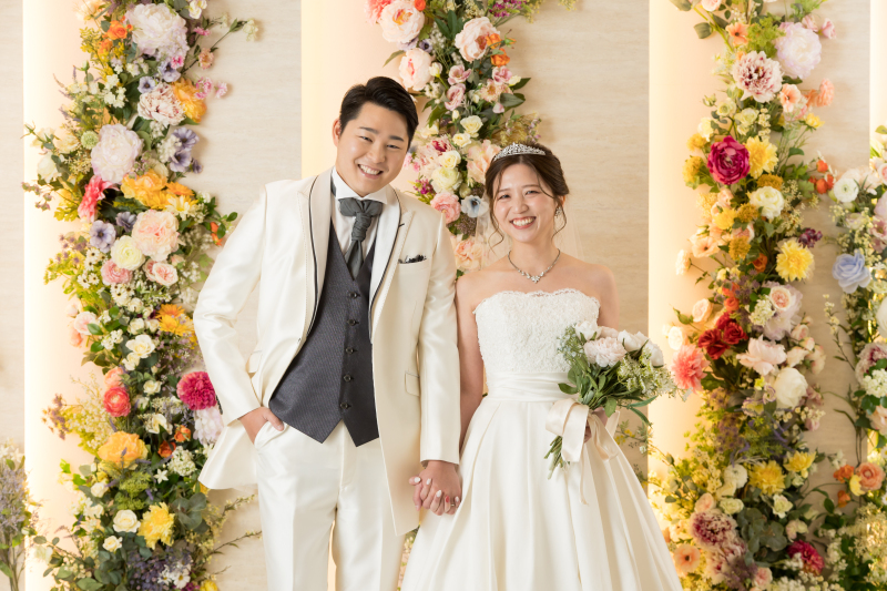 手繋ぎショットからスタート☆