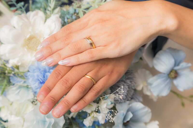 手元ショットもお花と一緒に