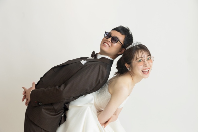 お持ち込み小物でお二人らしく【和洋装スタジオ撮影】