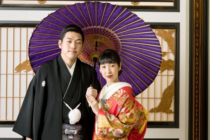 障子の前で相合傘で