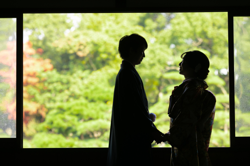 かすかに見える表情