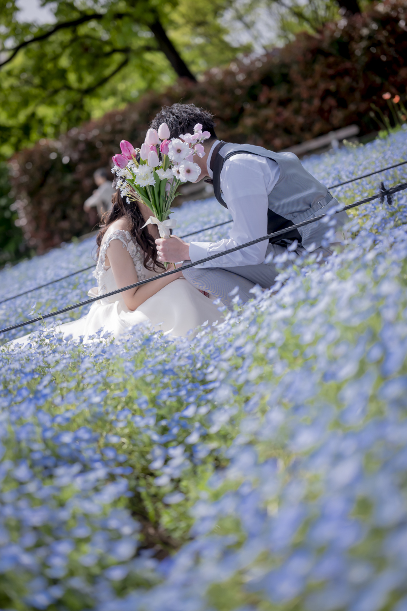 ブーケでお顔隠しショット
