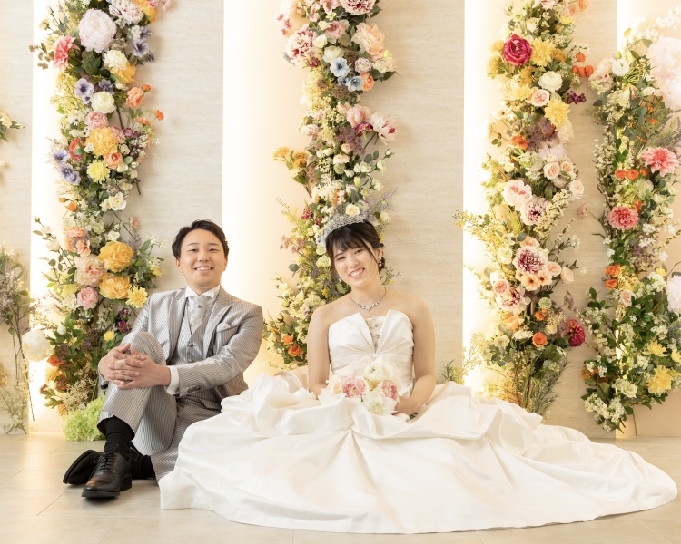 ドレスをふわっと広げて