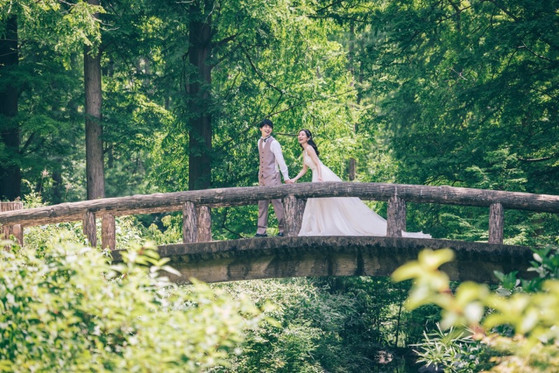 森の中でのナチュラルなお写真も