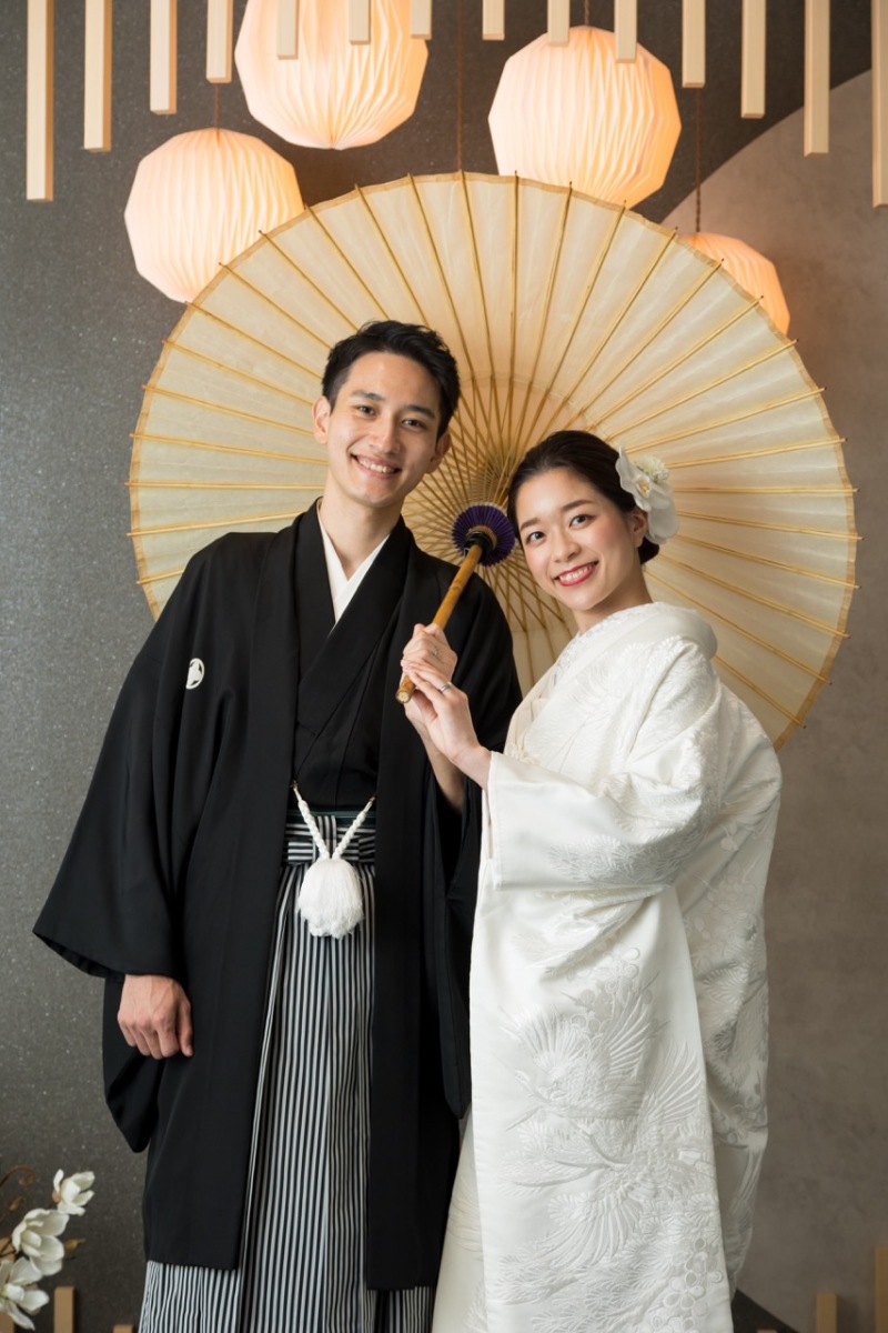 白い番傘で相合傘