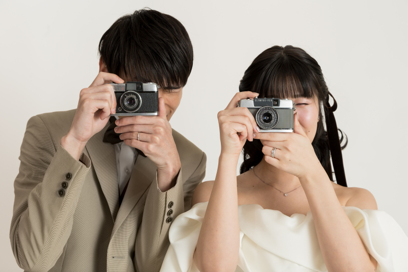 お二人らしい素敵な笑顔で♪【和装＆洋装スタジオ撮影】