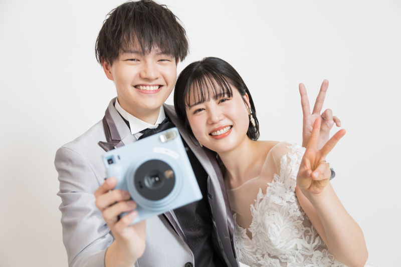 【洋装スタジオ撮影】小物を使ったおふたりらしい撮影